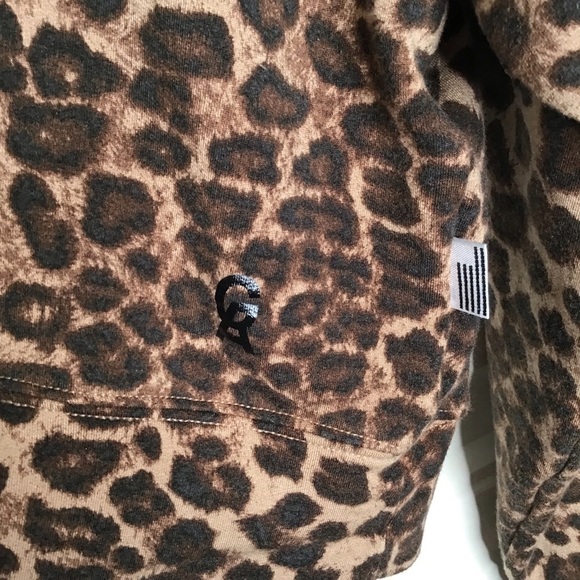 Good American Cheetah Print Cropped Crew Neck Sweatshirt. - Picture 3 of 14
